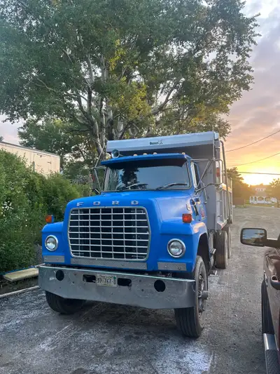 1985 ford L 8000 good tough truck very reliable was used everyday till I got a new one. All new brak...