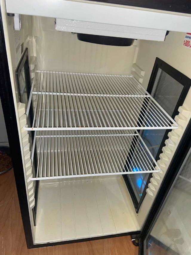 pepsi mini fridge in Refrigerators in Oshawa / Durham Region - Image 3