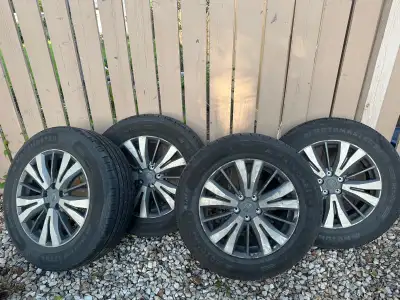 4 rim + tire all season almost new (1 summer) 6mm remains on all tires Was on Nissan pathfinder Tire...