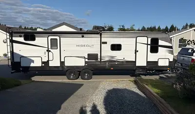 Have 2 RV’s… Selling this one at a reduced price…. Great deal. Excellent family trailer that will sl...