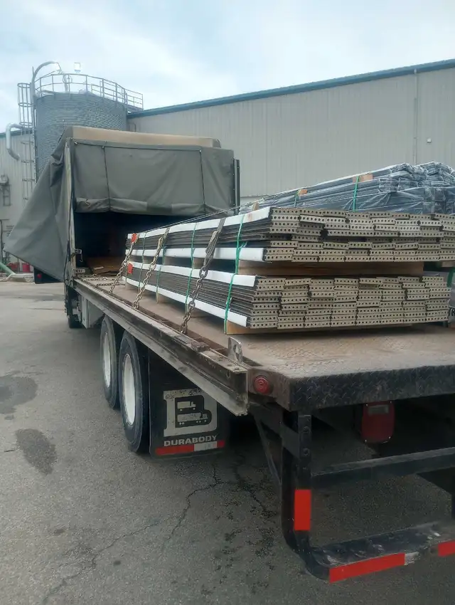 flat bed 28 feet GW 54.600 Lbs service 63006659601027121