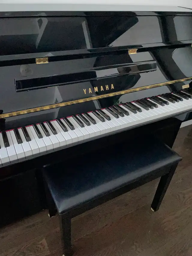Piano Yamaha/Yamaha Upright Piano in Pianos & Keyboards in City of Montréal - Image 5