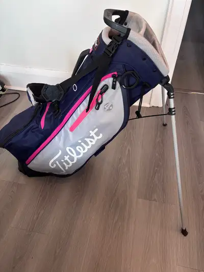 Bought a new bag, therefore selling this one. Great condition.