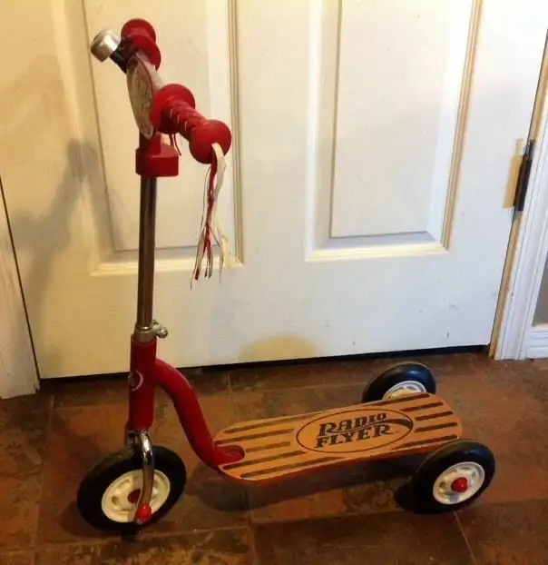 Vintage Radio Flyer Retro Style Red Wood Deck Kid Twist Scooter in Toys & Games in Oshawa / Durham Region - Image 3