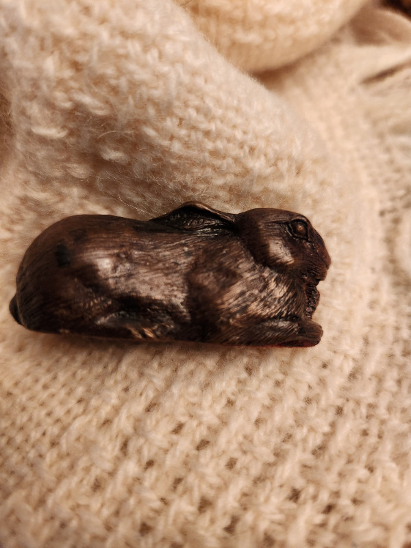 Cold cast bronze Rabbit 2" base England 1970 in Arts & Collectibles in St. Catharines - Image 3