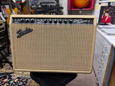 Fender '65 Deluxe Reverb Reissue - Blonde, View more