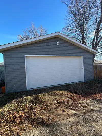 22’x22’ garage for rent. Not insulated No heating