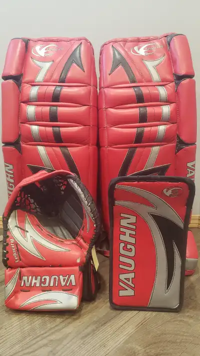 31" Vaughn Velocity V3 7300 Mens Goalie pads w/ Glove & Blocker, View more