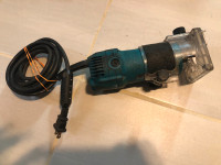 MAKITA LAMINATE TRIMMER ( ÉBARBEUSE À FIL ) - MOTEUR 4 A