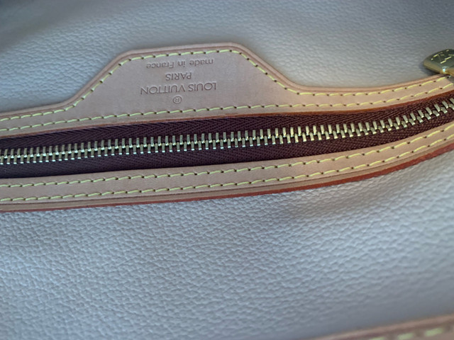 Original Louis Vuitton bag  in Women's - Bags & Wallets in Medicine Hat - Image 3