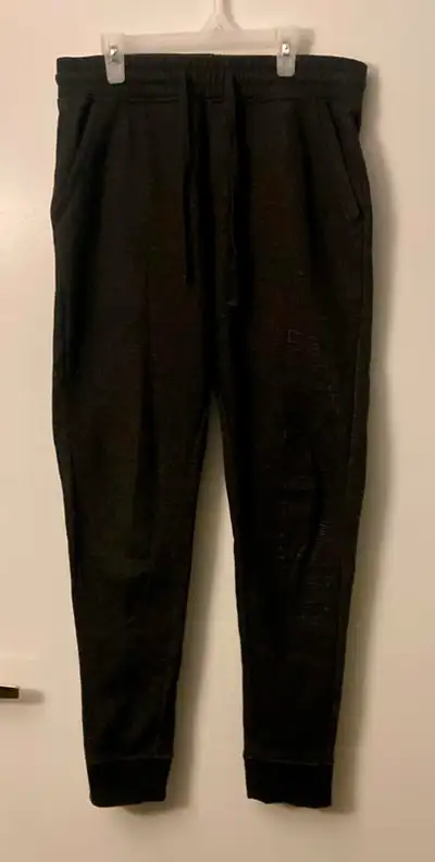 AEROPOSTALE dark grey sweatpants with elastic waste-bane , drawstring & one pocket in the back . Uni...