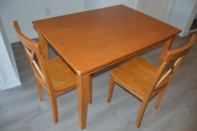 Solid Wood dinning table set with four chairs - 3 ft X 4 ft in Dining Tables & Sets in Markham / York Region - Image 2