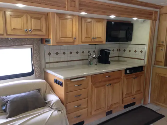 2009 American Coach motorhome in RVs & Motorhomes in Strathcona County - Image 11