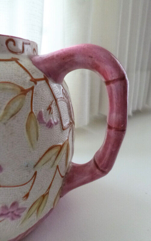 Vintage Character Oriental Style Teapot w/Bamboo Shapes dans Art et objets de collection  à Winnipeg - Image 3