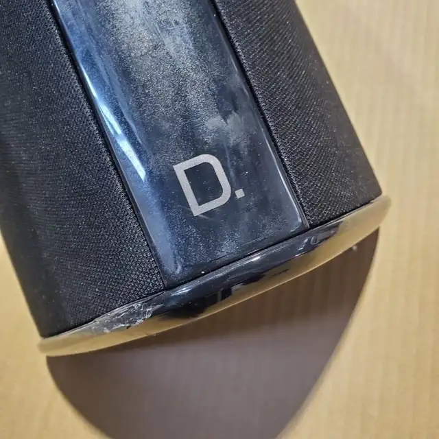 Definitive Technology - SR-9040 - Bipolar Surround Speaker -Pair in Speakers in Burnaby/New Westminster - Image 4