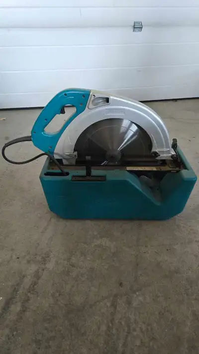 Used for 1 project has since just been sitting around. https://www.homedepot.ca/product/makita-16-5-...