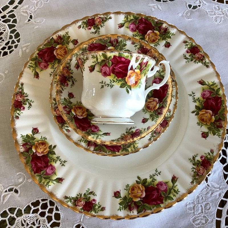 Royal Albert “Old Country Roses” Bone China Set (18 Pieces) Kitchen