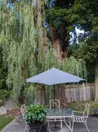 Patio Party!! Solid Glass Table, 5 Chairs & Umbrella w/ Base!