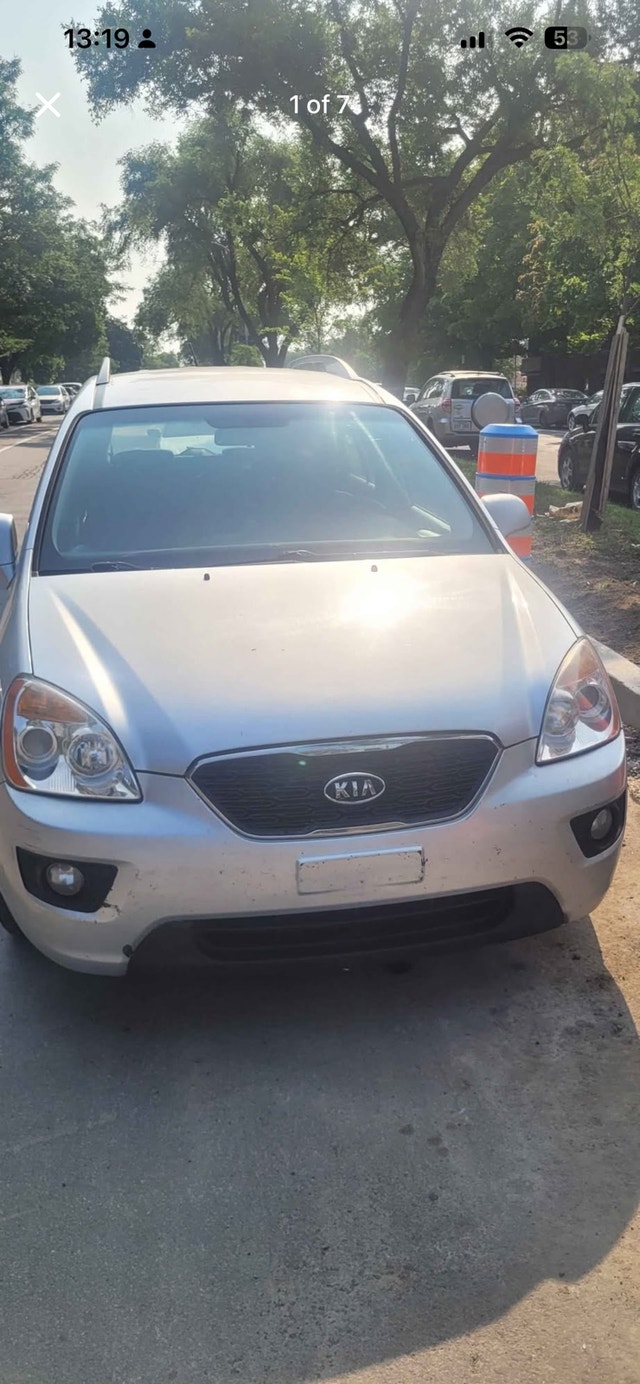 Kia Rondo 2011