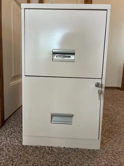 Organize your documents with this sturdy, pre-owned SteelWorks 2-drawer filing cabinet featuring a s...