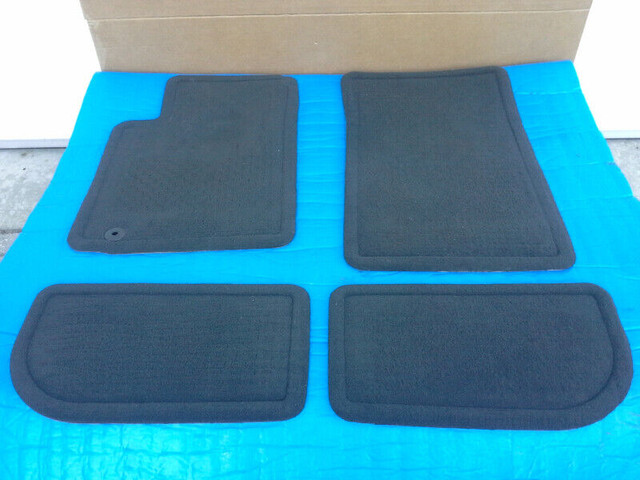 Tapis  Cadilac CTS 2008 - 2009 Originaux GM. Ensemble complet. dans Autres pièces et accessoires  à Ouest de l’Île - Image 4