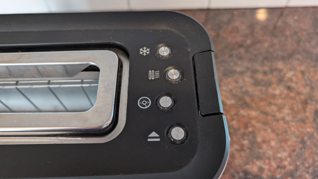 Toaster see through glass sided in Toasters & Toaster Ovens in Calgary - Image 3