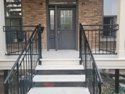 This charming 4-bedroom apartment offers a perfect blend of space, comfort, and prime location. Idea...
