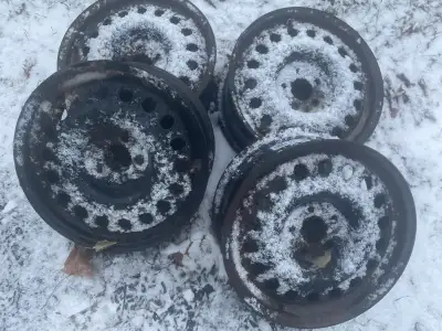 Steel rims were on a Hyundai Tucson 17x7 with a 5 x 114.3 bolt pattern Sells for 100 each Need some...