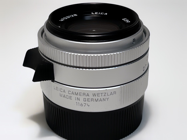 Leica Summicron M35mm F/2 ASPH V.2 . Silver 11 674 in Cameras & Camcorders in Stratford - Image 2