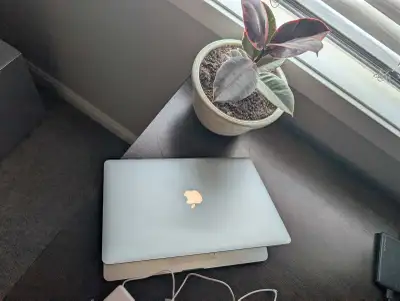 Selling a MacBook Pro 15-inch Retina (2012) in good working condition. This laptop is reliable and p...