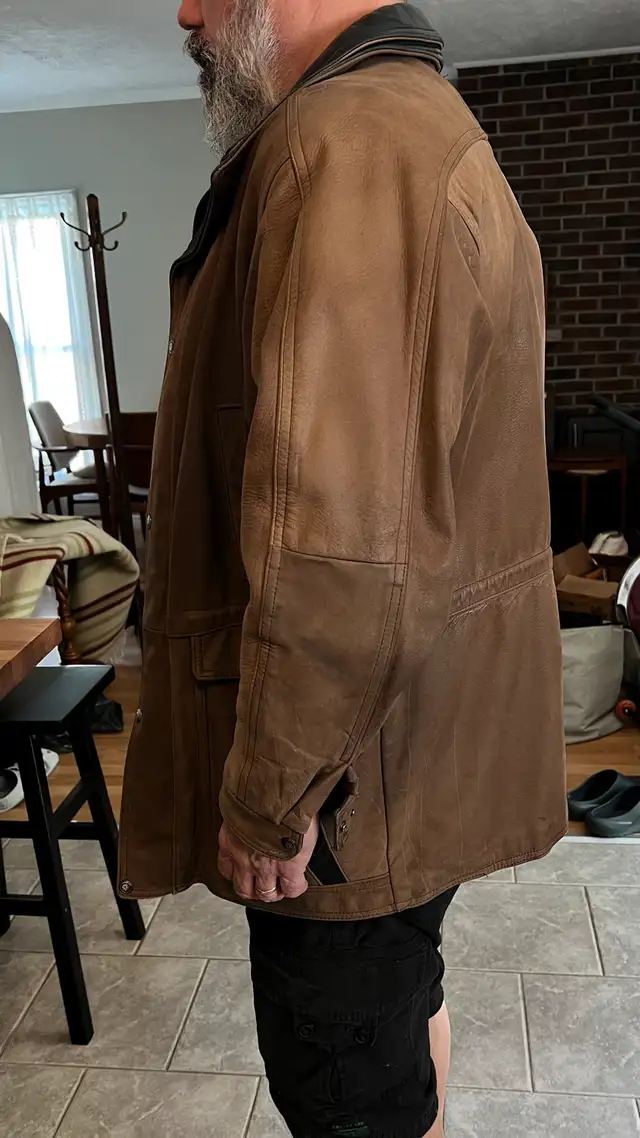 Men’s Lambskin Leather Coat in Men's in Belleville - Image 4