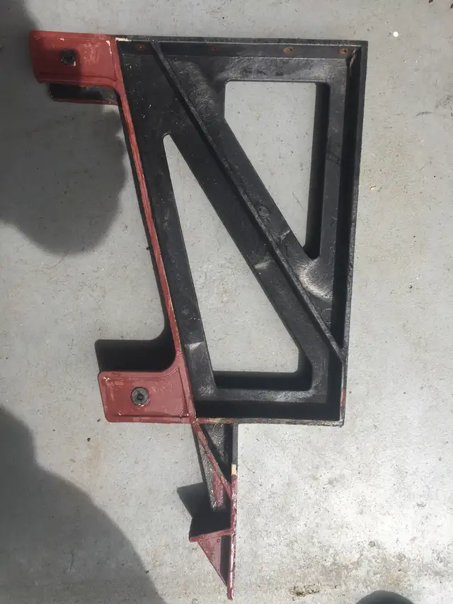Bench brackets in Other in Gatineau - Image 3