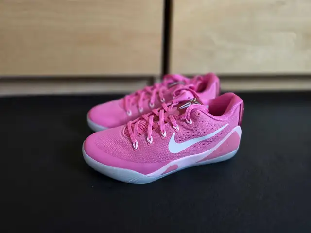 Kobe 9 Kay Yow size 8 in Men's Shoes in Mississauga / Peel Region - Image 2