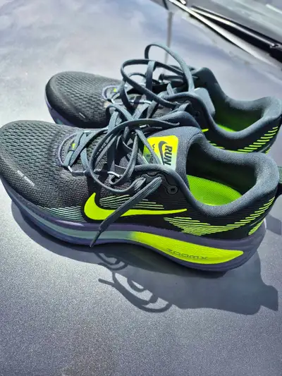 Nike Vomero mens 8.5, View more