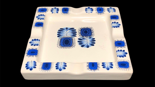 Vintage MCM Sanland Ashtray Stylized Alien Cobalt Blue Flowers in Arts & Collectibles in Hamilton - Image 3