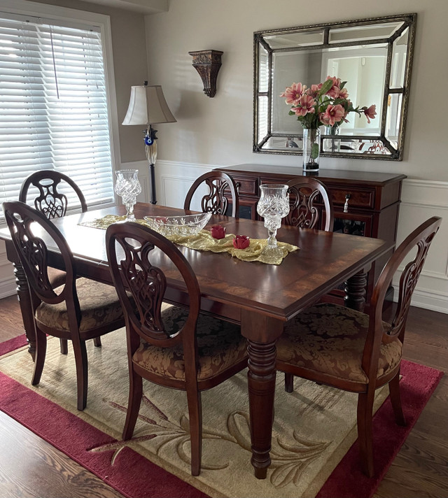 Traditional dining room from Bombay  in Kitchen & Dining Wares in Oakville / Halton Region