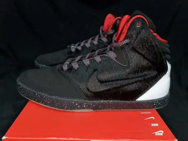NEW NIKE KOBE 9 NSW YEAR OF THE HORSE *RARE SNEAKERS* (SIZE 10) in Men's Shoes in Hamilton - Image 6