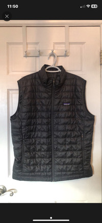 Patagonia Men’s Nano Puff Vest - large grey