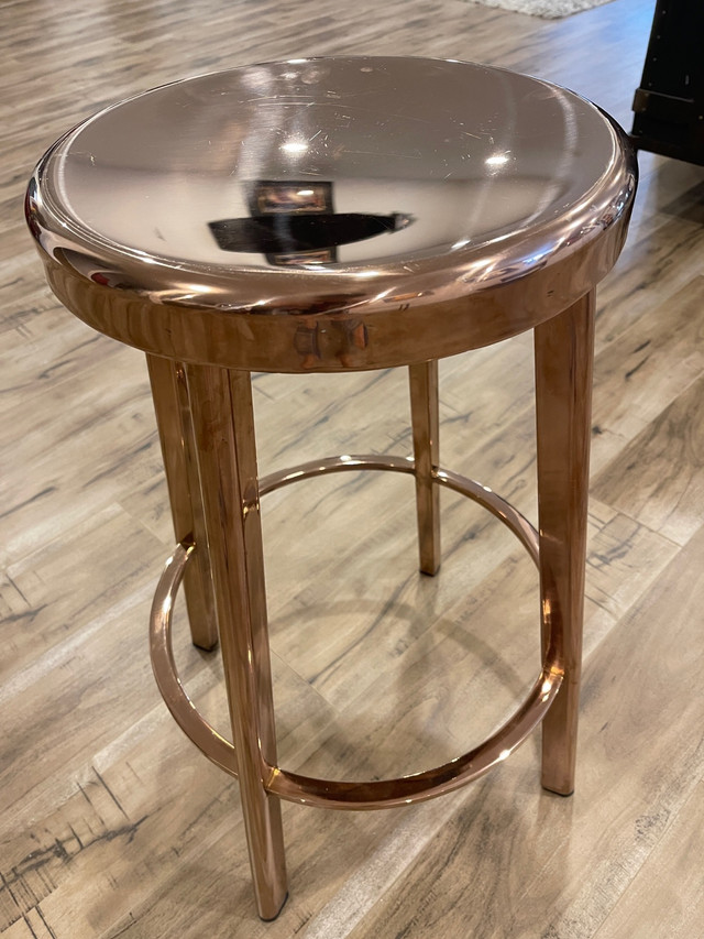 Rose gold metal stool in Arts & Collectibles in Markham / York Region - Image 2