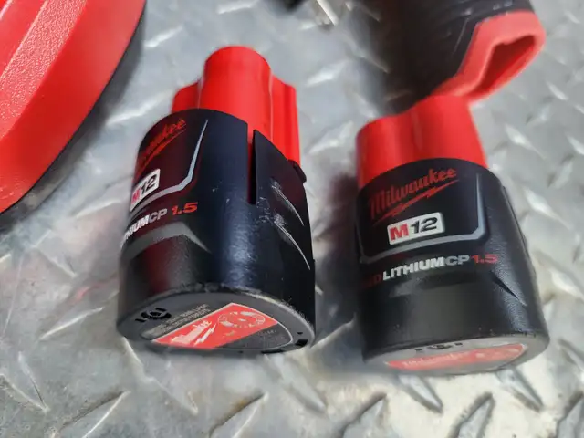 Milwaukee Tool M12 12-Volt Lithium-Ion Cordless 1/4" Hex Screw in Power Tools in Windsor Region - Image 9