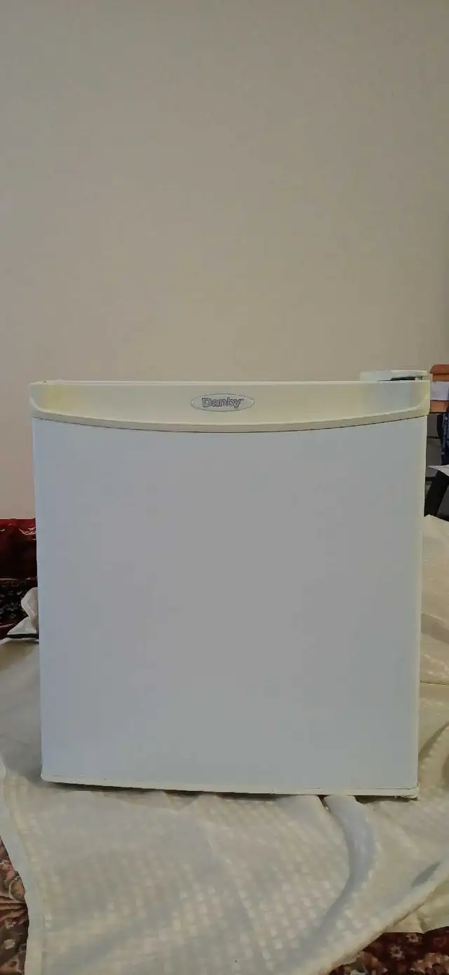 Danby Mini Fridge445588844892672000