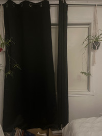 Black-out black drapes / rideau noirs 