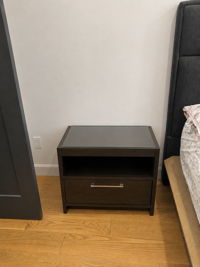 Ensemble lit queen et tables de chevet in Beds & Mattresses in Laval / North Shore - Image 3