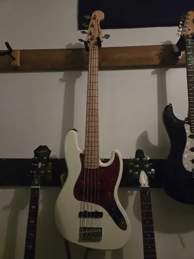 Squier Jazz Bass V, View more