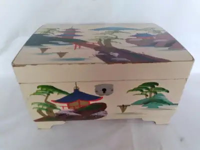 Vintage JAPANESE beige Color Lacquered JEWELRY/ MUSIC BOX, Hand Painted. It opens up to compartments...