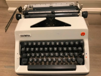 Vintage Olympia Werke AG Wilhelmshaven Typewriter Orig Case -