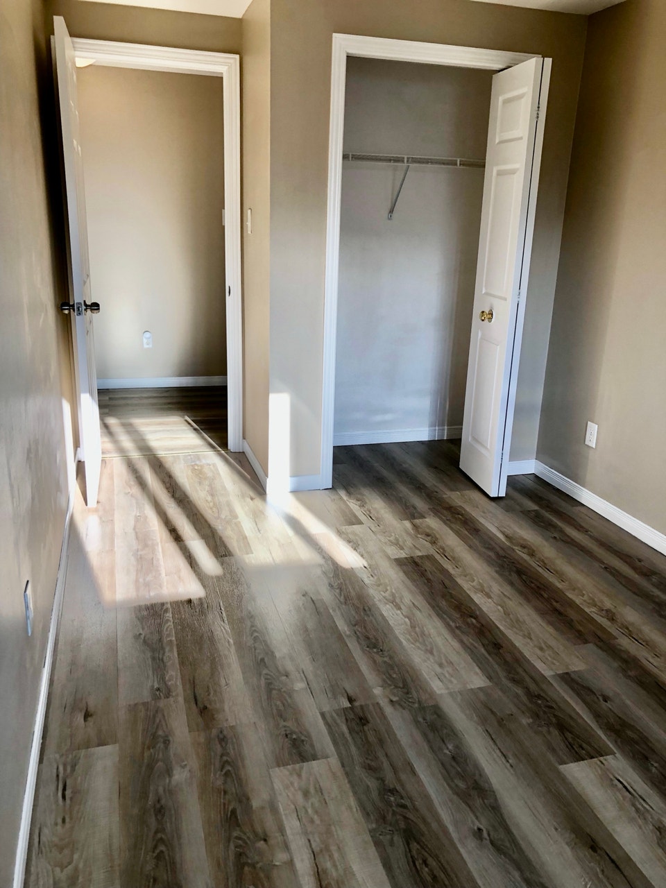 Private Room Available near Sunrise Mall 4