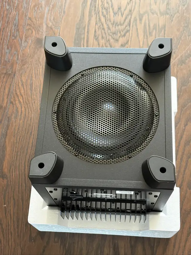Yamaha HS8S Subwoofer in Pro Audio & Recording Equipment in London - Image 5