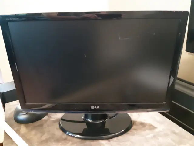 24 inch computer monitor in Monitors in Regina - Image 2