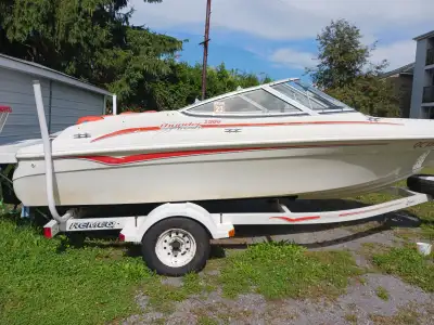 Bateau Thunderfresh 2008 18' Open Deck Moteur Mercruiser 3L Inbord avec Remorque Marque Remeq avec t...